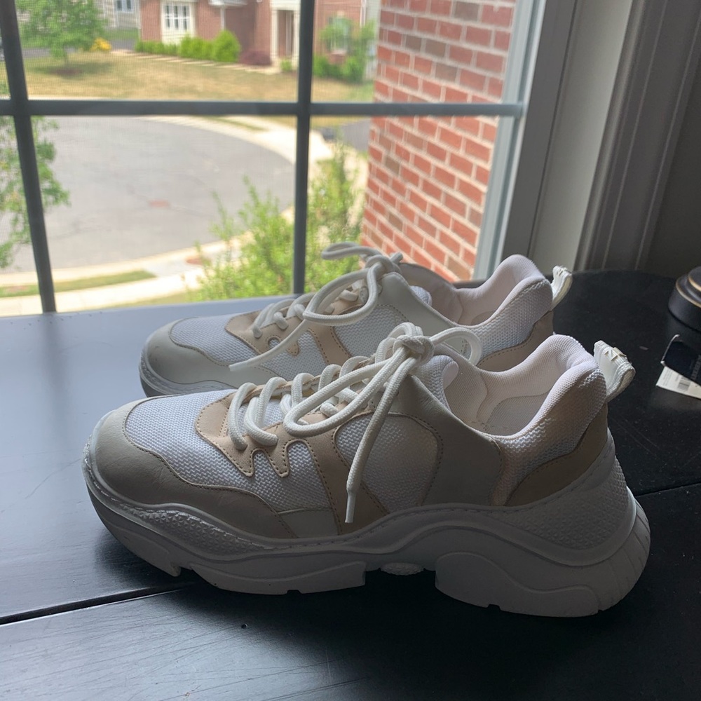 Schutz sneakers